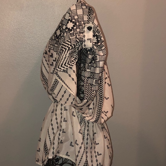 🌟Flowy top size Large🌟 - Picture 3 of 6